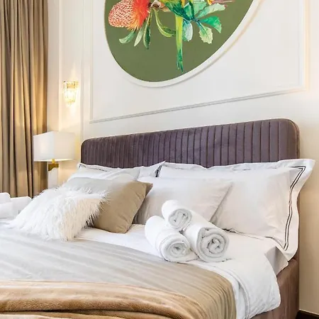 Holt Old Town Luxury With Balcony *