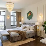 Holt Old Town Luxury With Balcony Estalagem Bucareste