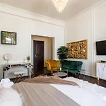Holt Old Town Luxury With Balcony Estalagem Bucareste