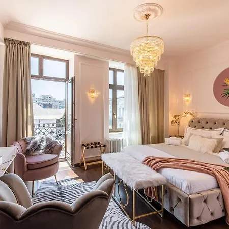 Holt Old Town Luxury With Balcony *