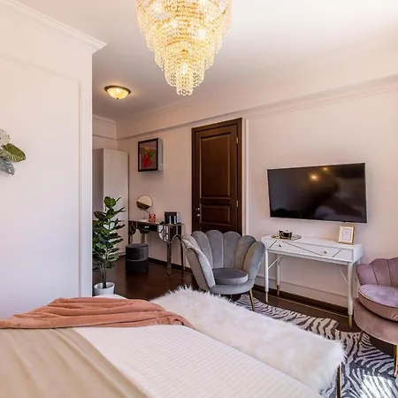 Holt Old Town Luxury With Balcony Bucharest