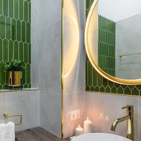 Holt Old Town Luxury With Balcony Bucharest