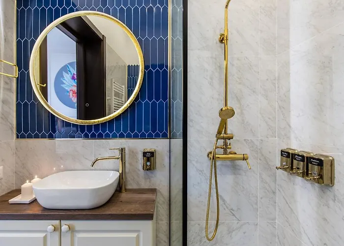 Värdshus Holt Old Town Luxury With Balcony