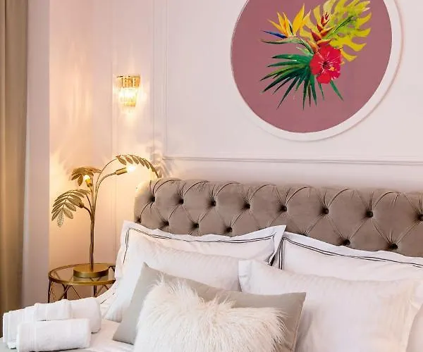 Holt Old Town Luxury With Balcony