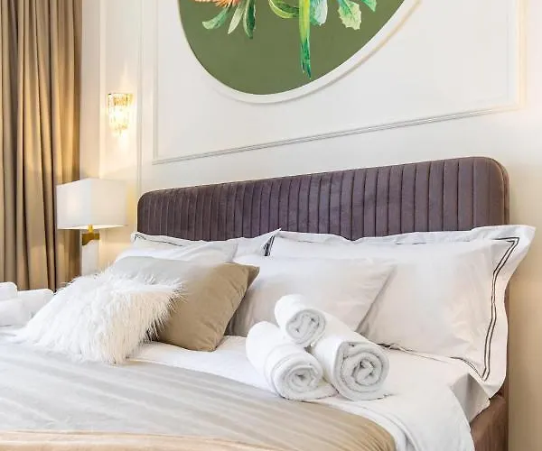 Holt Old Town Luxury With Balcony *