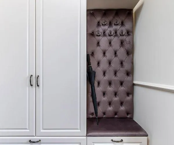 Värdshus Holt Old Town Luxury With Balcony Bukarest