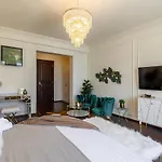 Holt Old Town Luxury With Balcony Värdshus Bukarest
