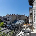 Holt Old Town Luxury With Balcony *