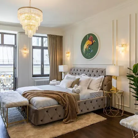 Holt Old Town Luxury With Balcony Han/Misafirhane Bükreş