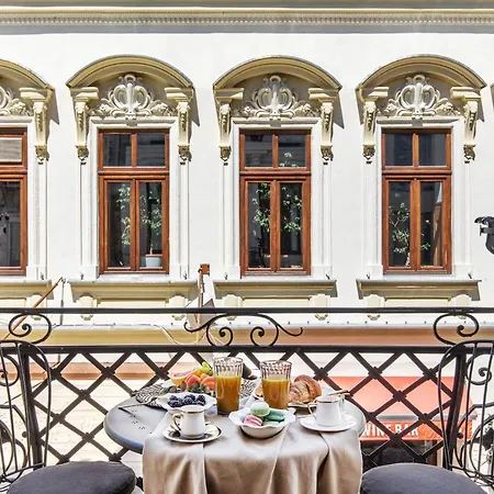 אורחן Holt Old Town Luxury With Balcony