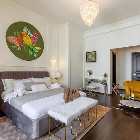 Holt Old Town Luxury With Balcony אורחן *