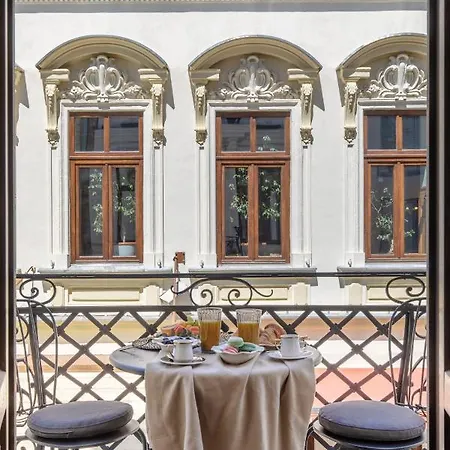 אורחן Holt Old Town Luxury With Balcony בוקרשט