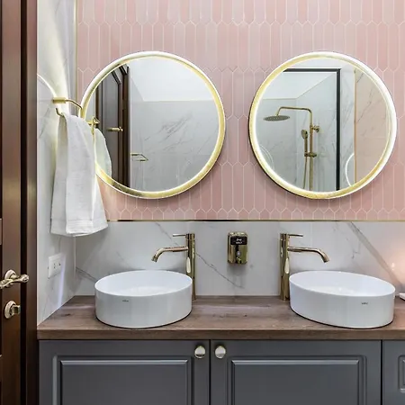 Holt Old Town Luxury With Balcony *