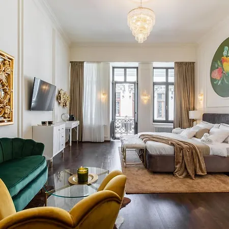 Holt Old Town Luxury With Balcony * Bukareszt