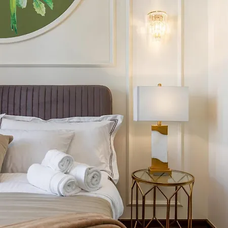 Herberg Holt Old Town Luxury With Balcony Boekarest
