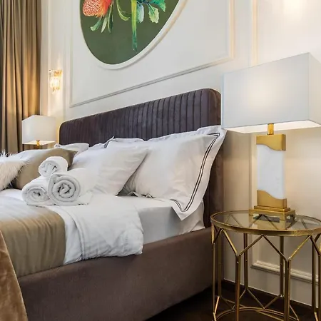 Holt Old Town Luxury With Balcony * Bukarest