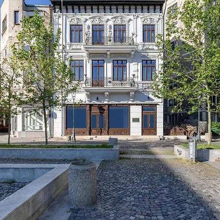 Holt Old Town Luxury With Balcony *