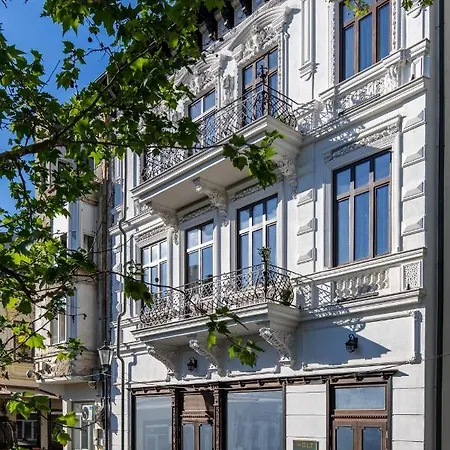 אורחן Holt Old Town Luxury With Balcony