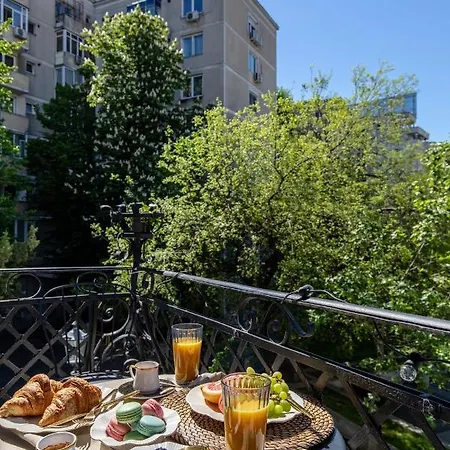 Holt Old Town Luxury With Balcony אורחן