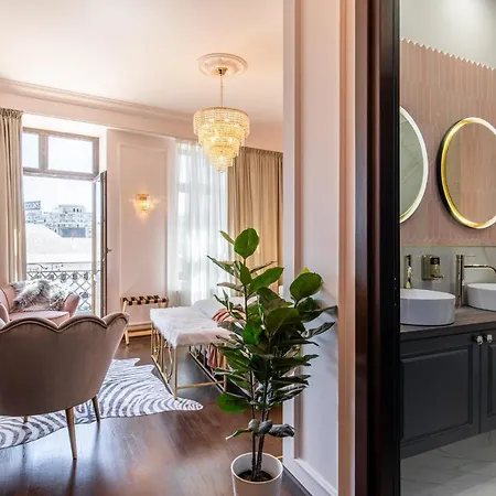 Holt Old Town Luxury With Balcony