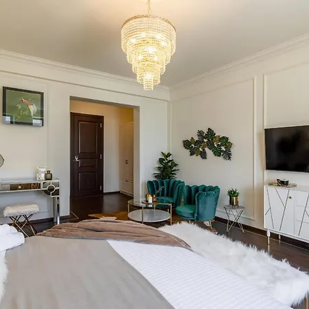 Holt Old Town Luxury With Balcony אורחן בוקרשט