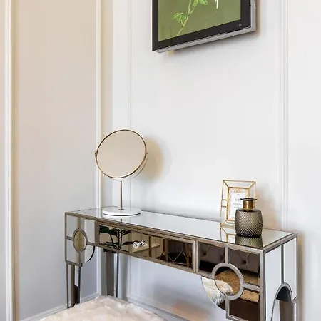 Holt Old Town Luxury With Balcony