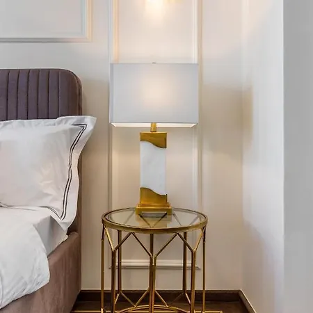 Holt Old Town Luxury With Balcony * Bukareszt