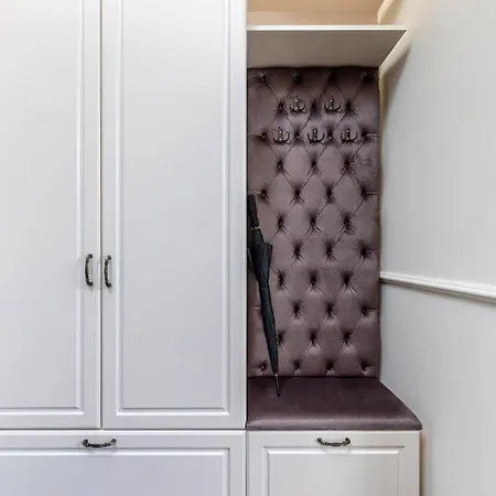 אורחן Holt Old Town Luxury With Balcony בוקרשט