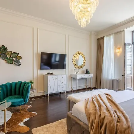 אורחן Holt Old Town Luxury With Balcony בוקרשט
