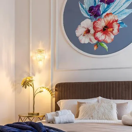 אורחן Holt Old Town Luxury With Balcony