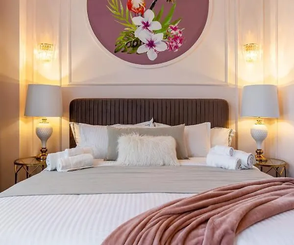 Holt Old Town Luxury With Balcony Han