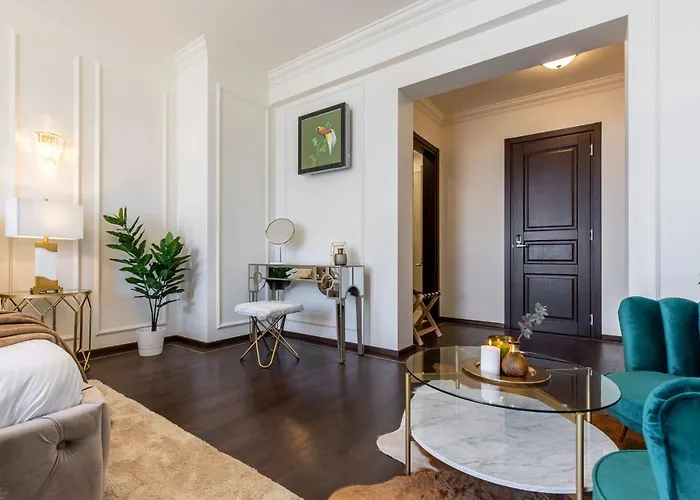 Holt Old Town Luxury With Balcony Mini-hôtel Bucarest