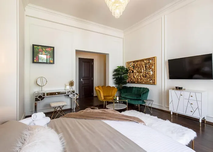Holt Old Town Luxury With Balcony Han Bucureşti