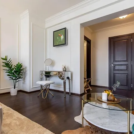 Holt Old Town Luxury With Balcony Inn Bucarest