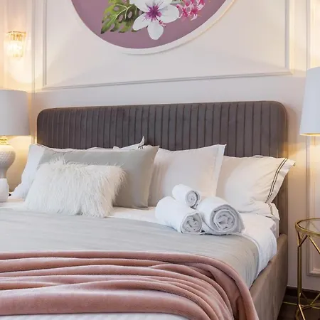 Holt Old Town Luxury With Balcony *