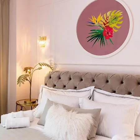 Holt Old Town Luxury With Balcony