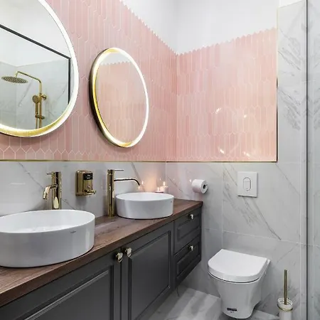 Holt Old Town Luxury With Balcony