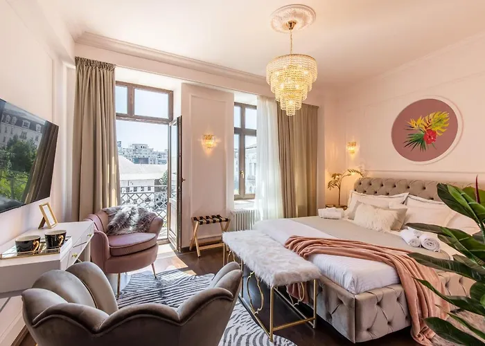 Holt Old Town Luxury With Balcony *