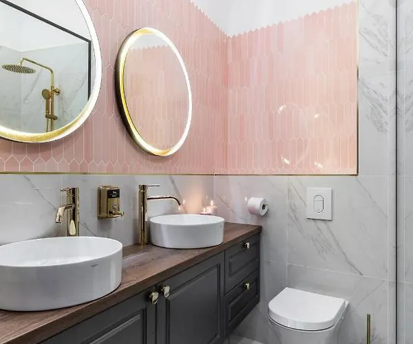 Holt Old Town Luxury With Balcony