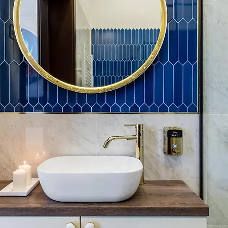 Holt Old Town Luxury With Balcony