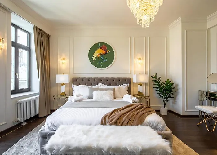 Holt Old Town Luxury With Balcony Мініготель Бухарест