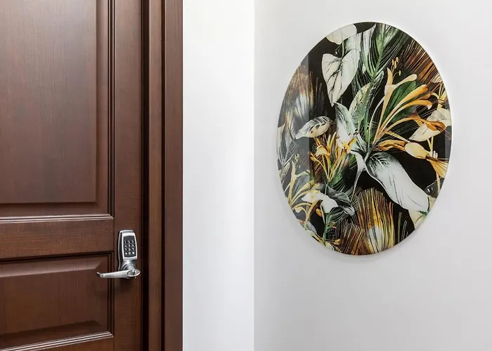 Мініготель Holt Old Town Luxury With Balcony Бухарест