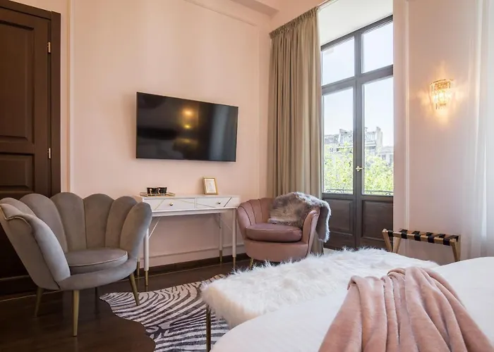 Мініготель Holt Old Town Luxury With Balcony Бухарест
