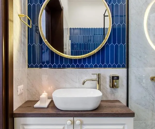 Holt Old Town Luxury With Balcony Мініготель