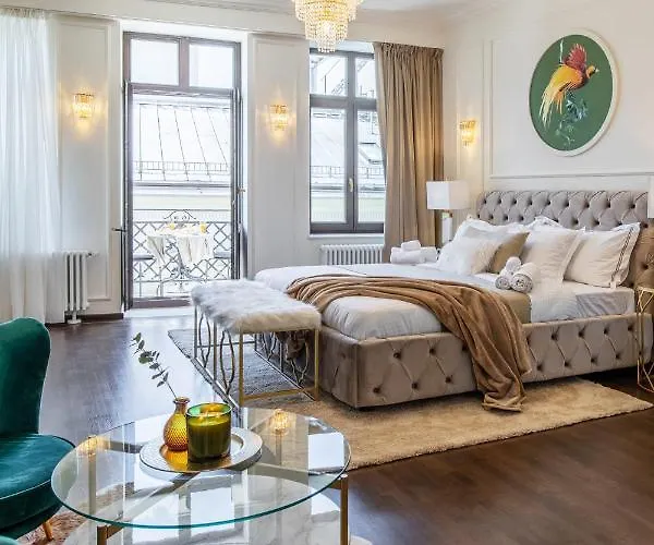 Holt Old Town Luxury With Balcony Мініготель Бухарест