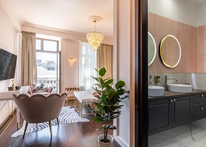 Holt Old Town Luxury With Balcony