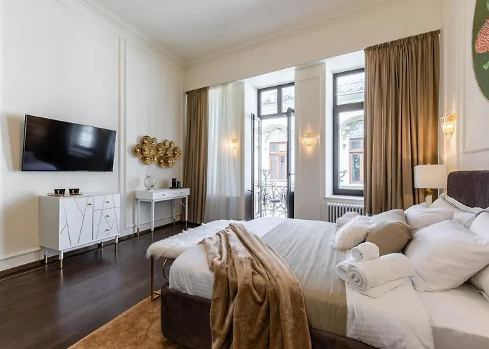 Holt Old Town Luxury With Balcony