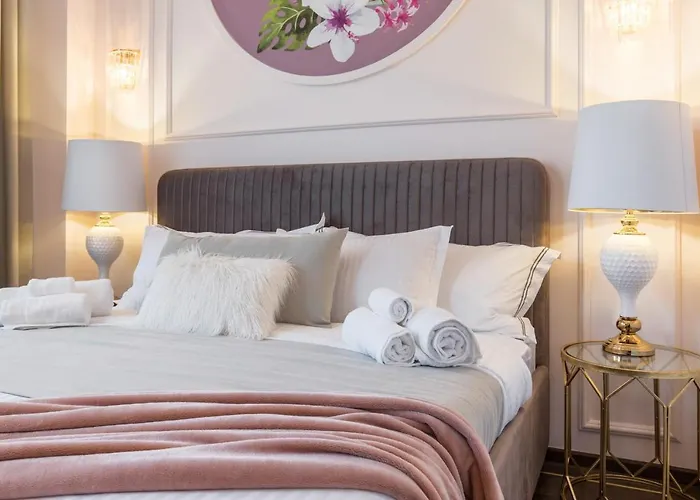 Holt Old Town Luxury With Balcony *