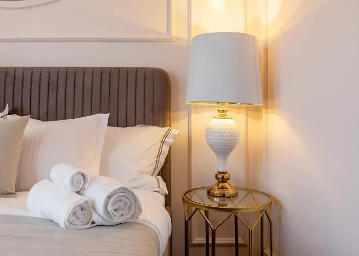 Мініготель Holt Old Town Luxury With Balcony