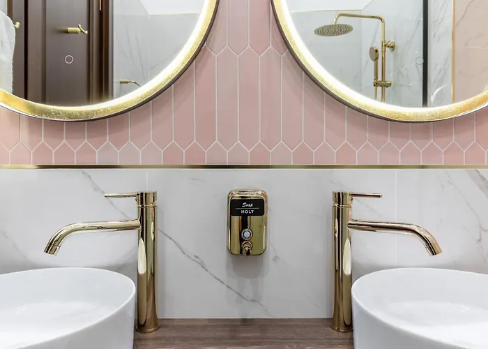 Holt Old Town Luxury With Balcony *